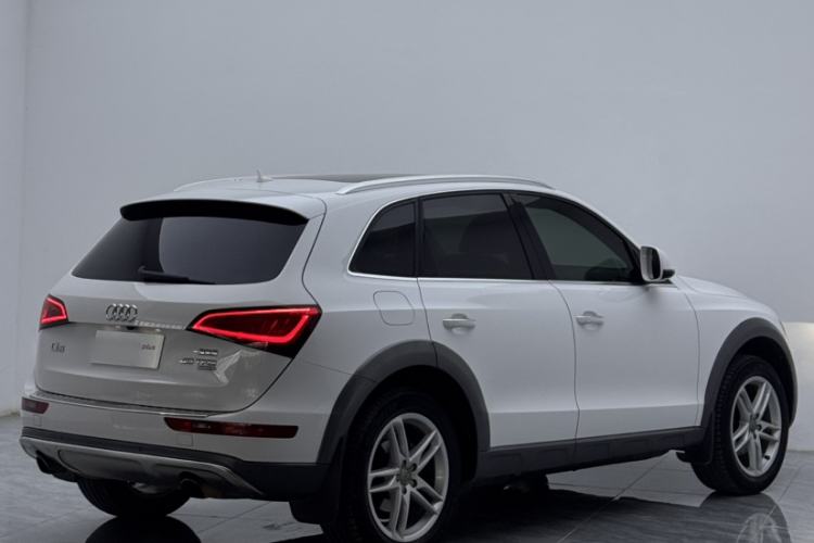 Used Audi Q5 2017 Plus 40 TFSI Comfort Model Exterior 5