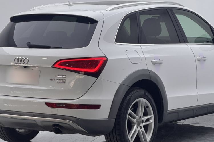 Used Audi Q5 2017 Plus 40 TFSI Comfort Model Exterior 6