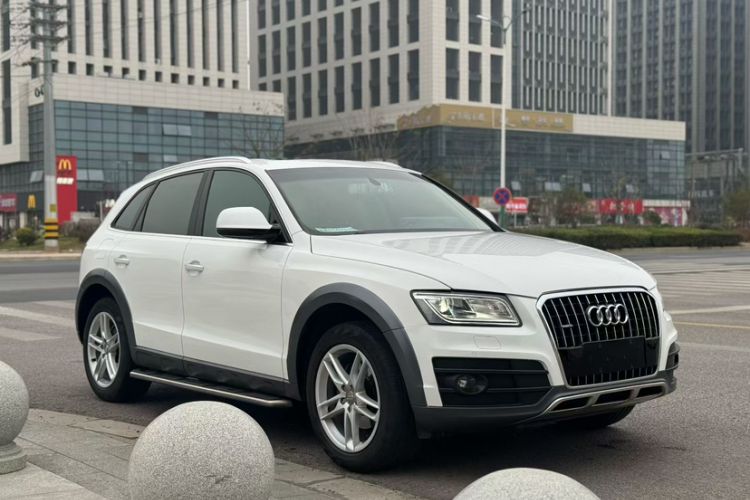 Used Audi Q5 2017 Plus 40 TFSI Technology Model Exterior 6