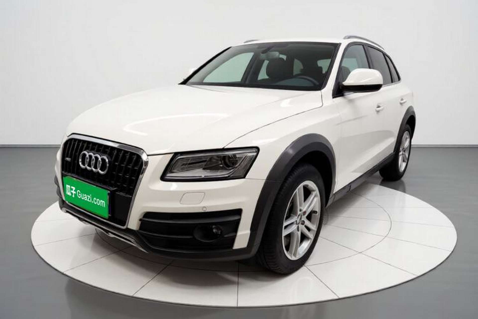 Used Audi Q5 2017 Plus 40 TFSI Technology Model Front Left 45 Deg