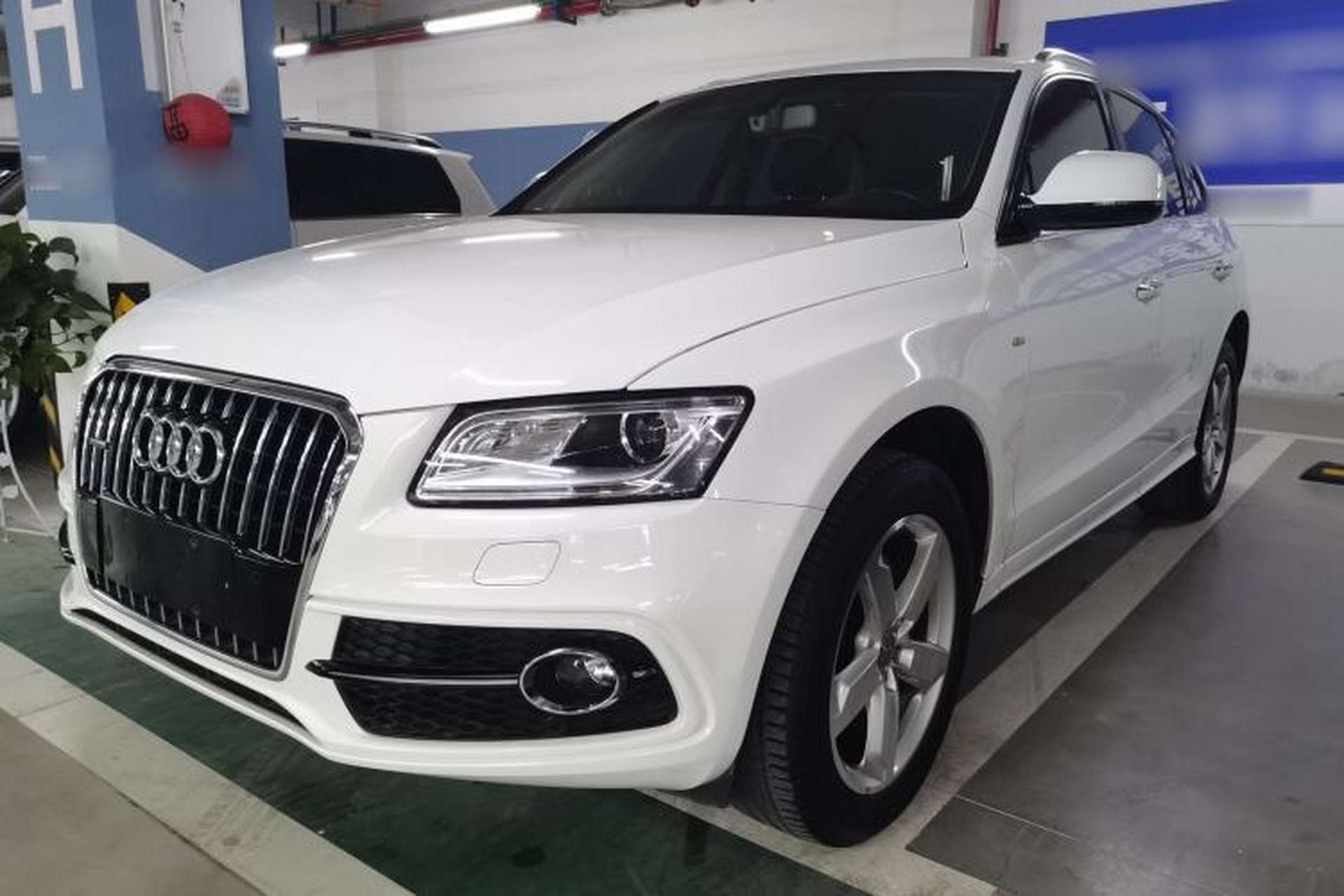 Used Audi Q5 2017 Plus 40 TFSI Ambition Model Front Left 45 Deg