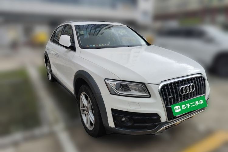 Used Audi Q5 2017 Plus 40 TFSI Technology Model Front Right 45 Deg