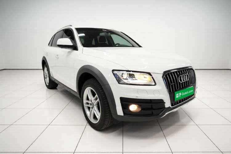Used Audi Q5 2017 Plus 40 TFSI Technology Model Front Right 45 Deg