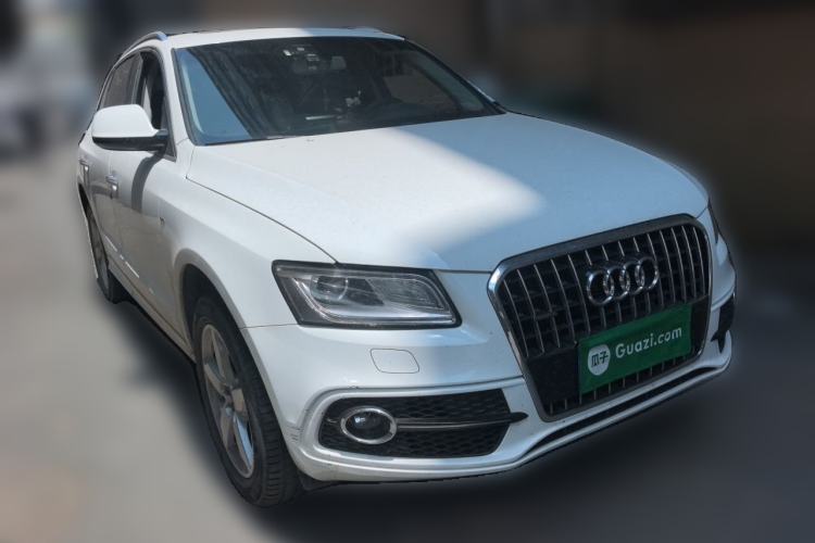 Used Audi Q5 2017 Plus 40 TFSI Ambition Model Front Right 45 Deg
