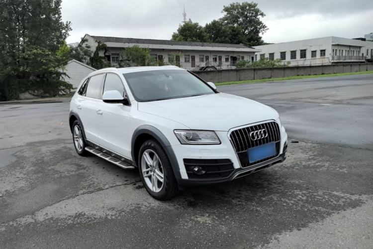 Used Audi Q5 2017 Plus 40 TFSI Technology Model Front Right 45 Deg