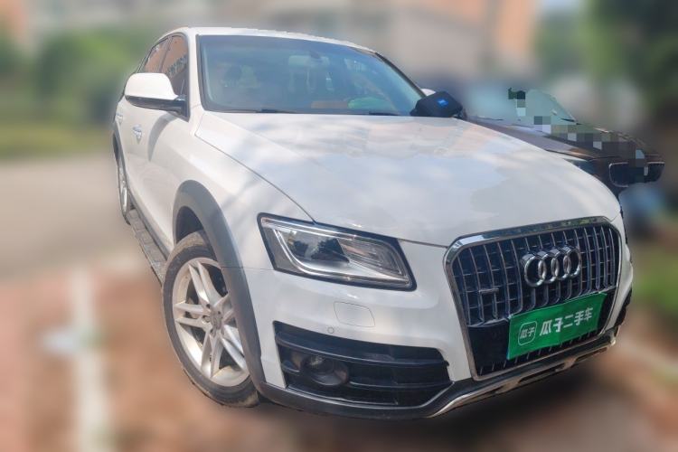 Used Audi Q5 2017 Plus 40 TFSI Technology Model Front Right 45 Deg