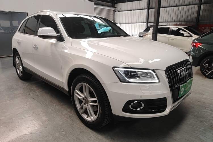 Used Audi Q5 2017 40 TFSI Technology Edition Front Right 45 Deg
