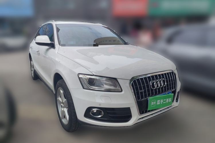 Used Audi Q5 2017 Plus 40 TFSI Ambition Model Front Right 45 Deg