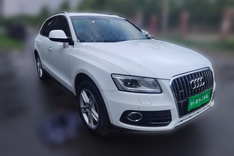 Used Audi Q5 2017 40 TFSI Comfort Model Front Right 45 Deg