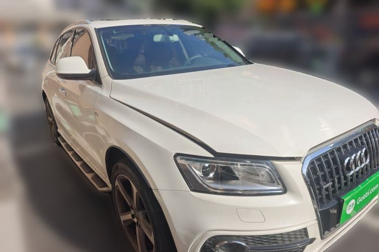 Used Audi Q5 2017 Plus 40 TFSI Ambition Model Front Right 45 Deg