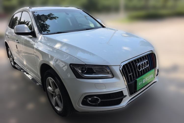 Used Audi Q5 2017 Plus 40 TFSI Ambition Model Front Right 45 Deg