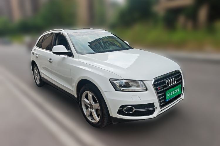 Used Audi Q5 2017 40 TFSI Ambition Edition Front Right 45 Deg