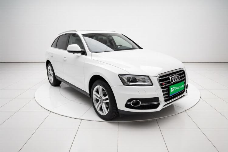 Used Audi Q5 2017 40 TFSI Ambition Edition Front Right 45 Deg