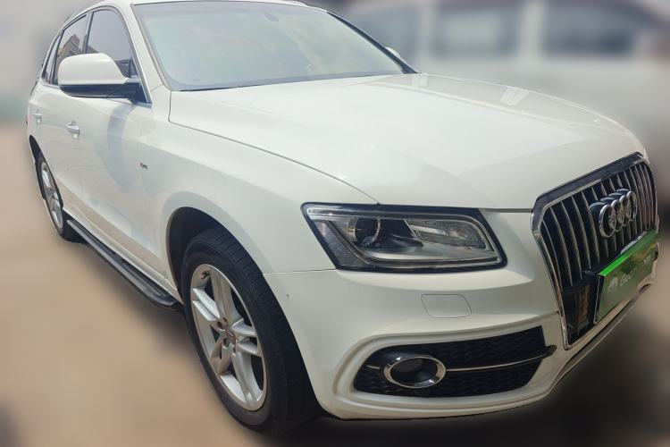 Used Audi Q5 2017 Plus 40 TFSI Ambition Model Front Right 45 Deg
