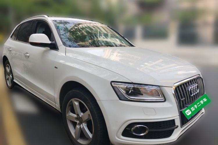 Used Audi Q5 2017 Plus 40 TFSI Ambition Model Front Right 45 Deg