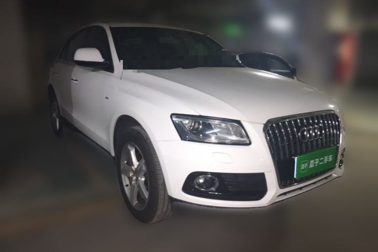 Used Audi Q5 2017 Plus 40 TFSI Ambition Model Front Right 45 Deg