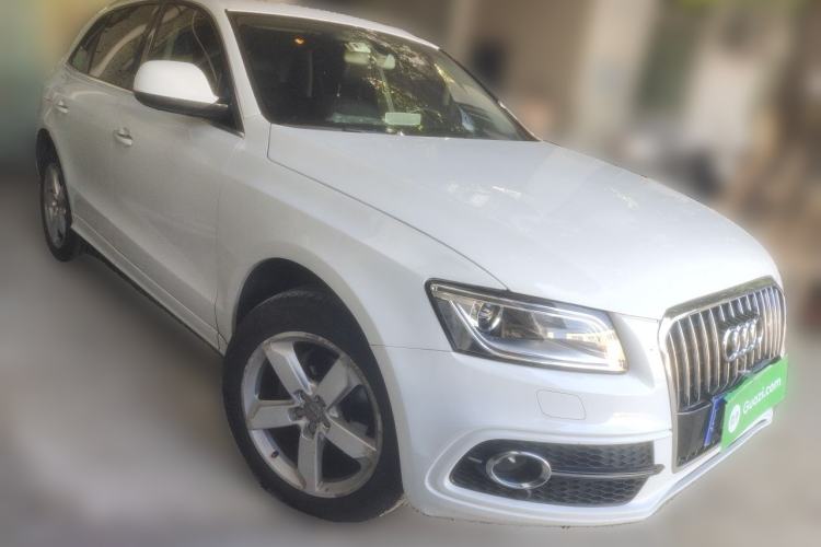 Used Audi Q5 2017 Plus 40 TFSI Ambition Model Front Right 45 Deg