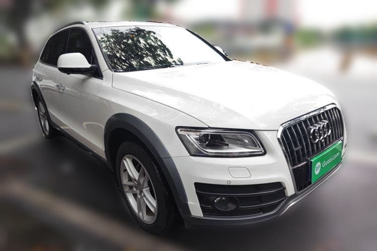 Used Audi Q5 2017 Plus 40 TFSI Technology Model Front Right 45 Deg