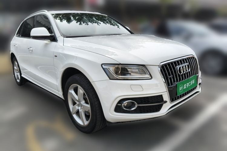 Used Audi Q5 2017 Plus 40 TFSI Ambition Model Front Right 45 Deg