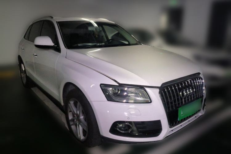 Used Audi Q5 2017 Plus 40 TFSI Technology Model Front Right 45 Deg
