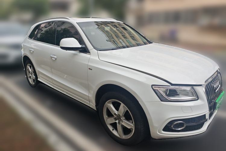 Used Audi Q5 2017 Plus 40 TFSI Ambition Model Front Right 45 Deg