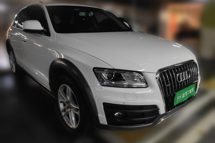 Used Audi Q5 2017 Plus 40 TFSI Technology Model Front Right 45 Deg