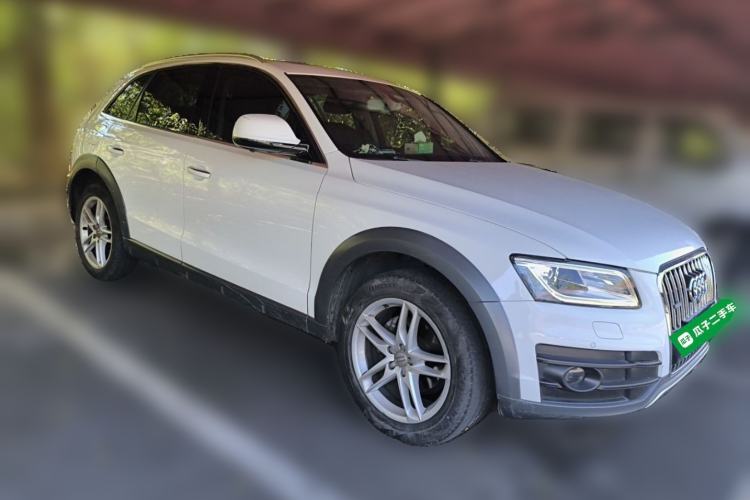 Used Audi Q5 2017 Plus 40 TFSI Technology Model Front Right 45 Deg