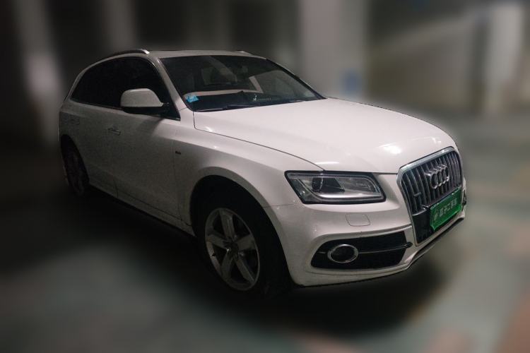 Used Audi Q5 2017 Plus 40 TFSI Ambition Model Front Right 45 Deg