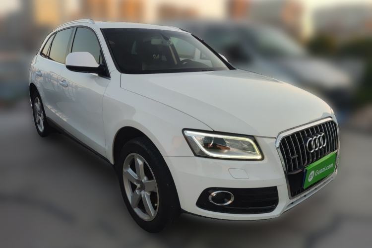 Used Audi Q5 2017 40 TFSI Ambition Edition Front Right 45 Deg