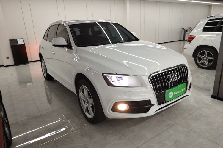 Used Audi Q5 2017 Plus 40 TFSI Ambition Model Front Right 45 Deg