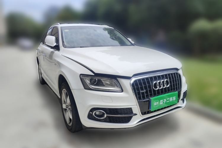 Used Audi Q5 2017 Plus 40 TFSI Ambition Model Front Right 45 Deg