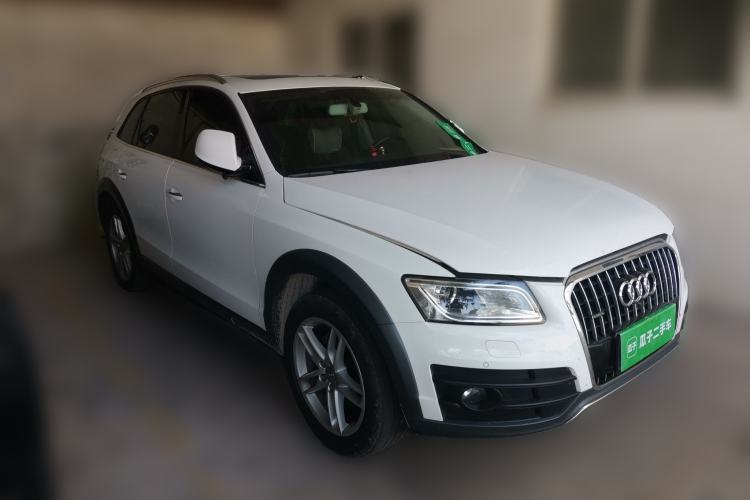 Used Audi Q5 2017 Plus 40 TFSI Technology Model Front Right 45 Deg
