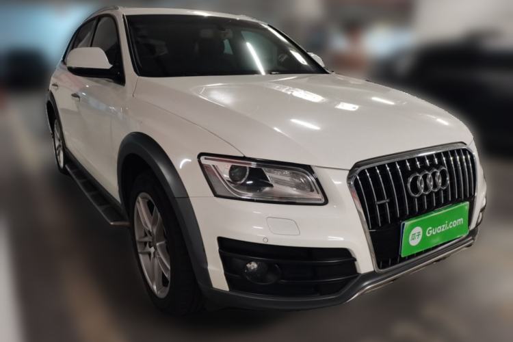Used Audi Q5 2017 Plus 40 TFSI Technology Model Front Right 45 Deg