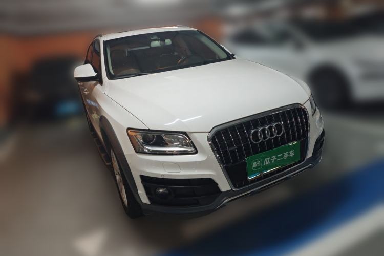 Used Audi Q5 2017 Plus 40 TFSI Technology Model Front Right 45 Deg