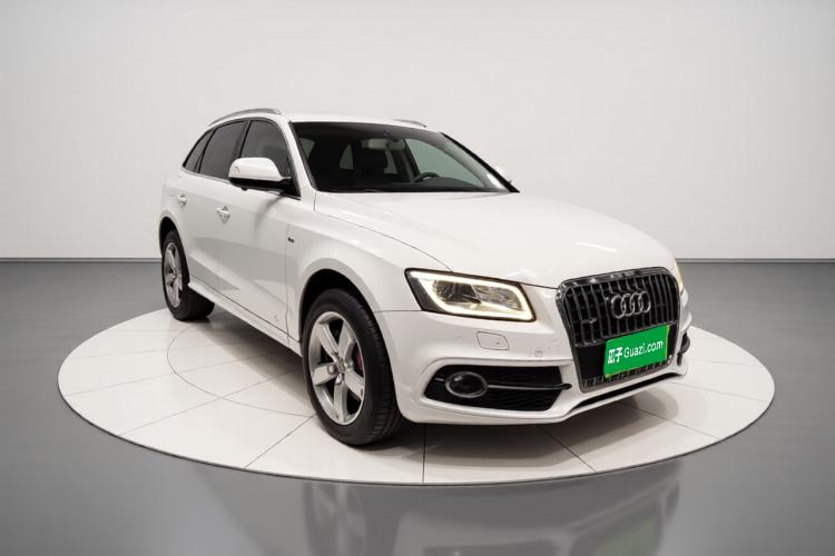 Used Audi Q5 2017 Plus 40 TFSI Ambition Model Front Right 45 Deg