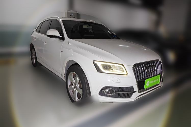 Used Audi Q5 2017 Plus 40 TFSI Ambition Model Front Right 45 Deg
