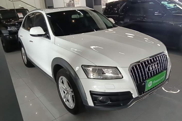 Used Audi Q5 2017 Plus 40 TFSI Technology Model Front Right 45 Deg