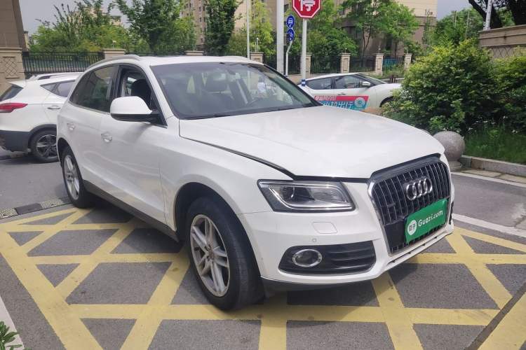 Used Audi Q5 2017 40 TFSI Technology Edition Front Right 45 Deg
