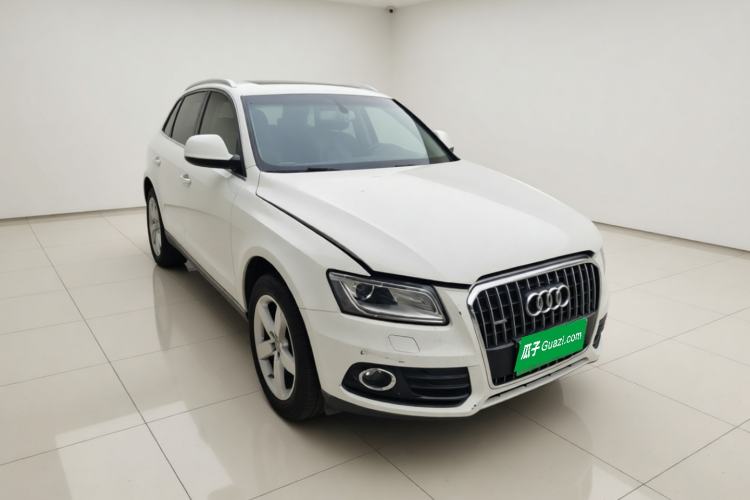 Used Audi Q5 2017 40 TFSI Ambition Edition Front Right 45 Deg