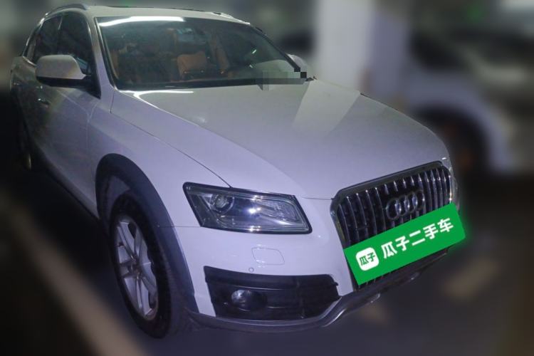 Used Audi Q5 2017 Plus 40 TFSI Technology Model Front Right 45 Deg