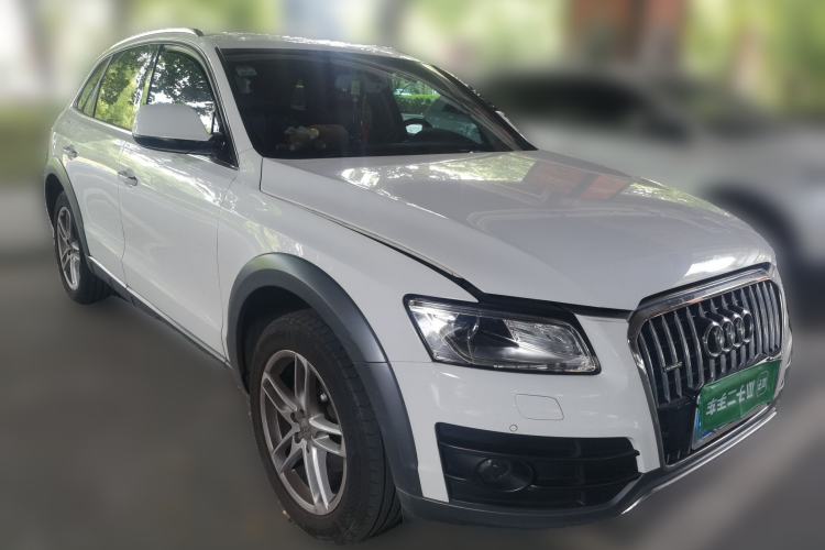 Used Audi Q5 2017 Plus 40 TFSI Comfort Model Front Right 45 Deg