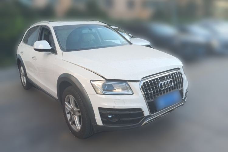 Used Audi Q5 2017 Plus 40 TFSI Technology Model Front Right 45 Deg