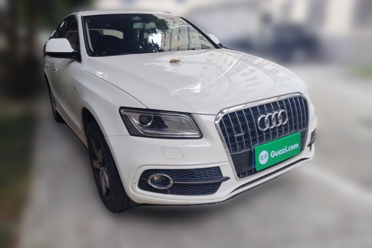 Used Audi Q5 2017 Plus 40 TFSI Ambition Model Front Right 45 Deg
