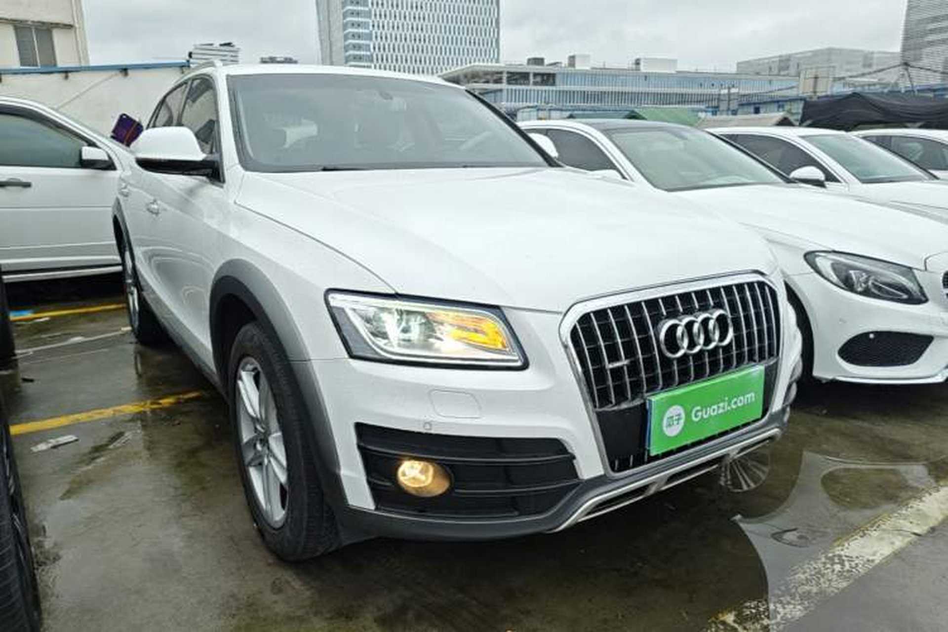 Used Audi Q5 2017 Plus 40 TFSI Technology Model Front Right 45 Deg