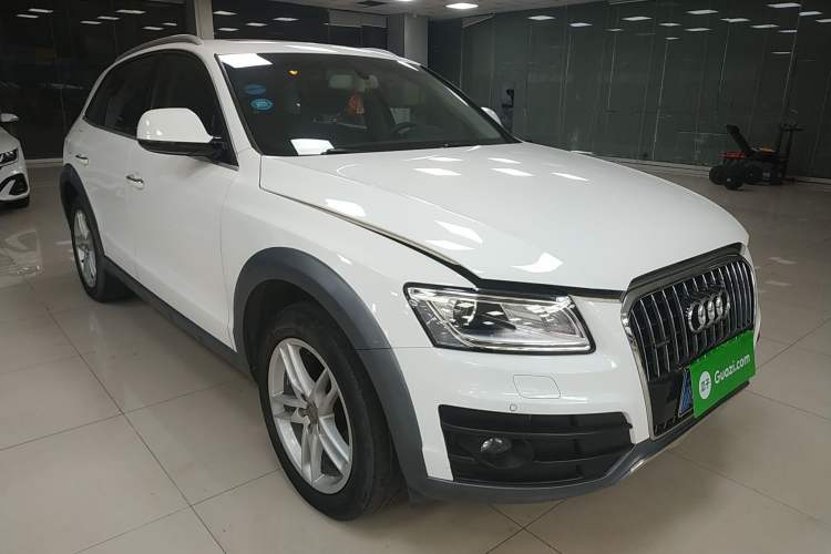 Used Audi Q5 2017 Plus 40 TFSI Technology Model Front Right 45 Deg