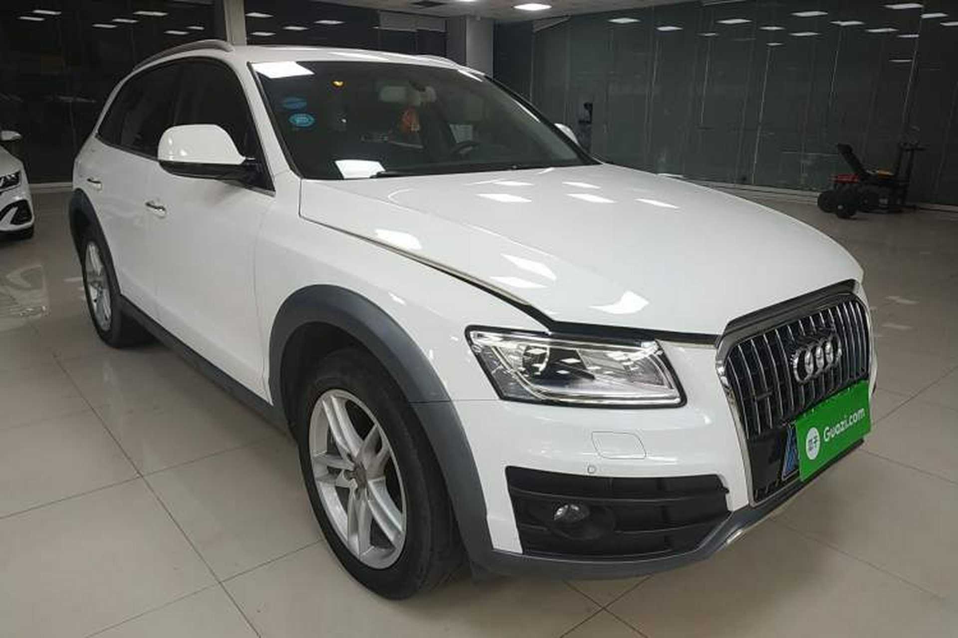 Used Audi Q5 2017 Plus 40 TFSI Technology Model Front Right 45 Deg