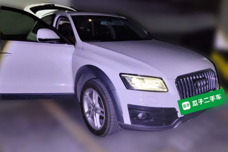 Used Audi Q5 2017 Plus 40 TFSI Technology Model Front Right 45 Deg