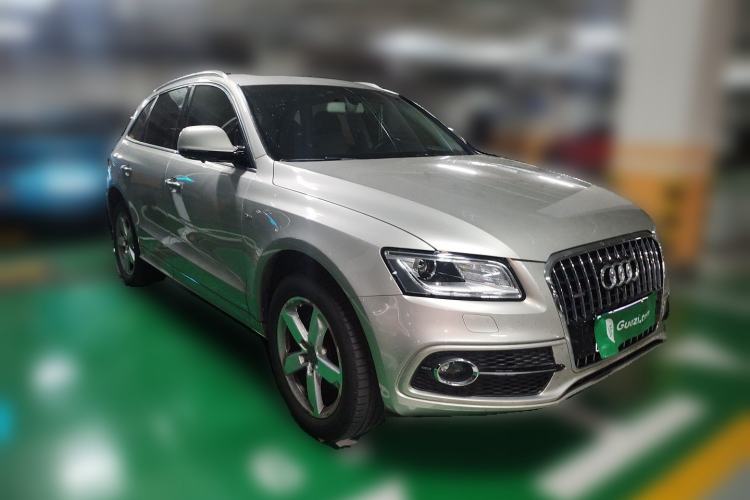Used Audi Q5 2017 Plus 40 TFSI Ambition Model Front Right 45 Deg