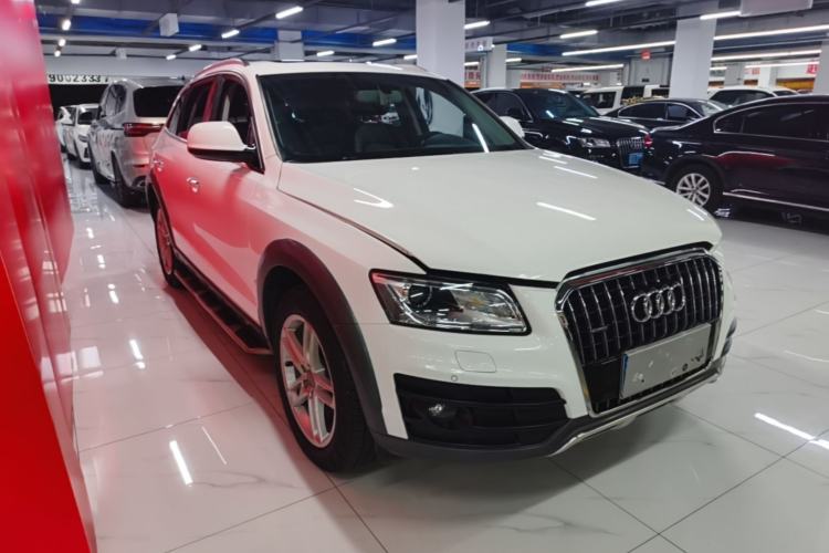 Used Audi Q5 2017 Plus 40 TFSI Technology Model Front Right 45 Deg