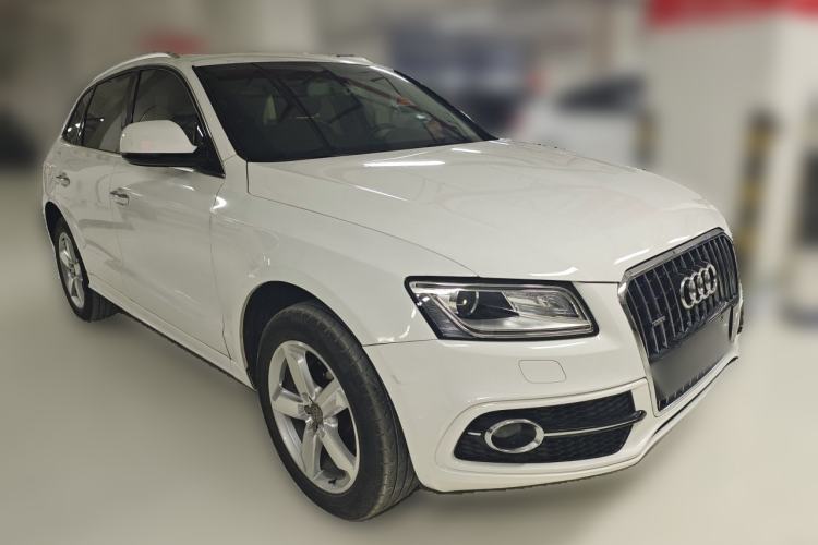Used Audi Q5 2017 Plus 40 TFSI Ambition Model Front Right 45 Deg